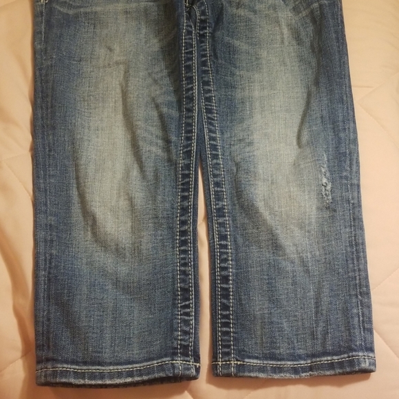 Miss Me Jean's cropped distressed denim capri's - Picture 4 of 8